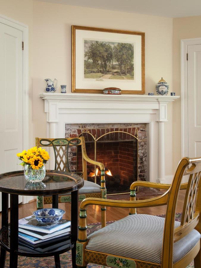 Inn At Warner Hall Gloucester Bagian luar foto