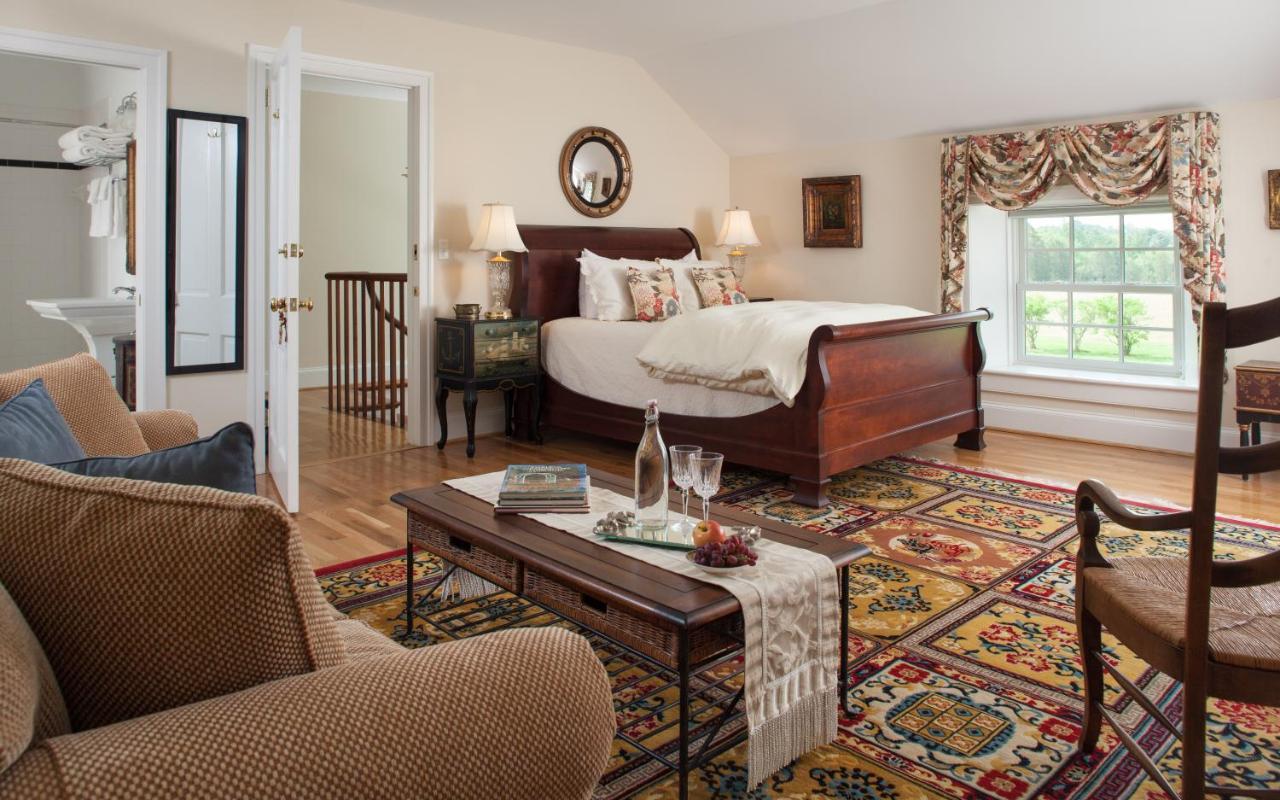 Inn At Warner Hall Gloucester Bagian luar foto