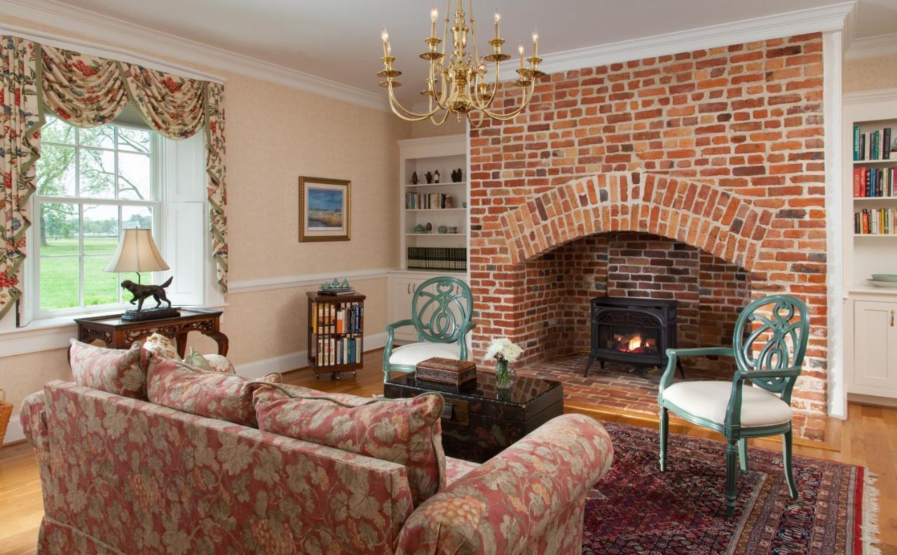 Inn At Warner Hall Gloucester Bagian luar foto