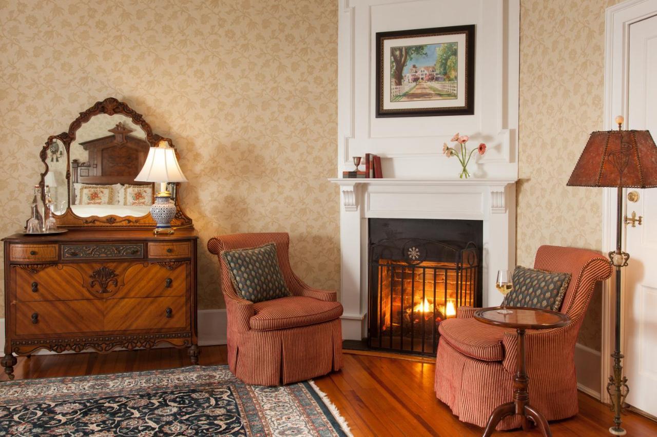 Inn At Warner Hall Gloucester Bagian luar foto