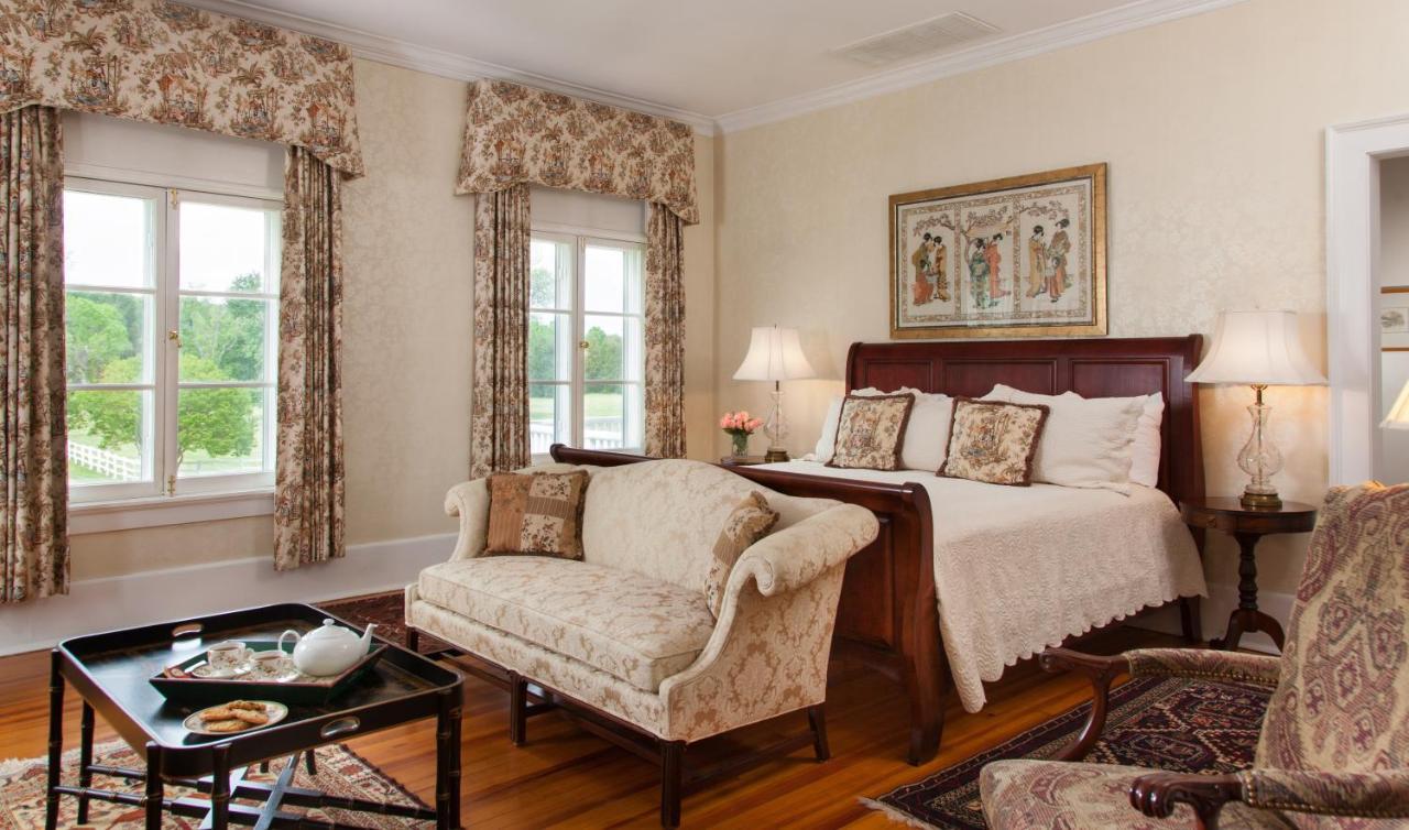 Inn At Warner Hall Gloucester Bagian luar foto