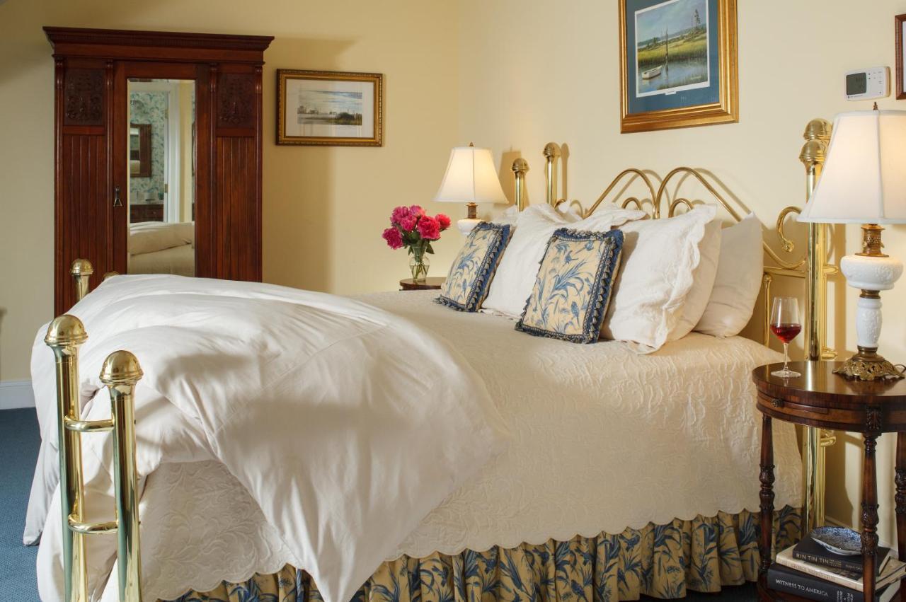 Inn At Warner Hall Gloucester Bagian luar foto