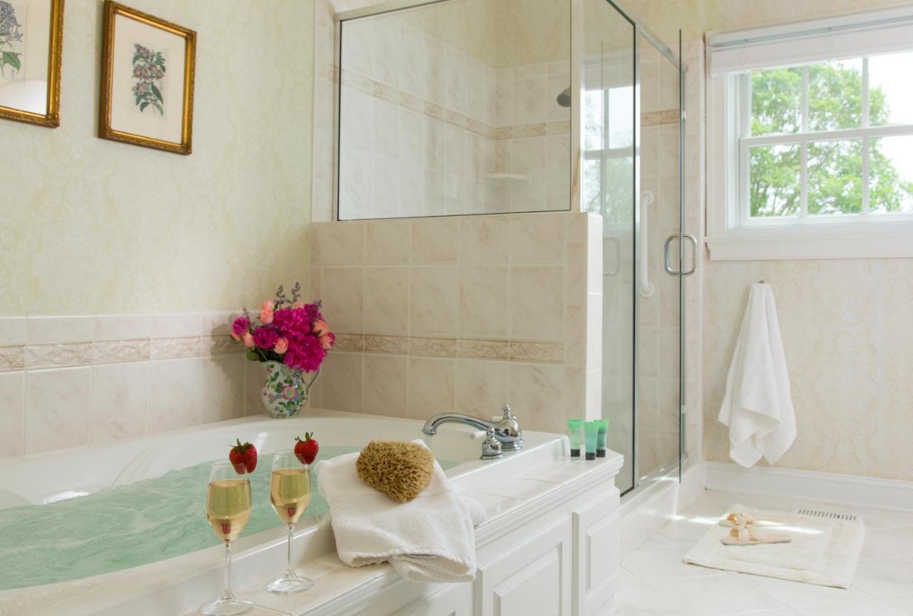Inn At Warner Hall Gloucester Bagian luar foto