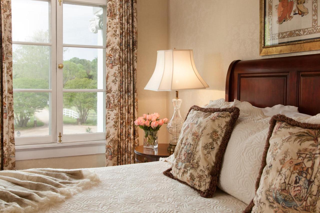 Inn At Warner Hall Gloucester Bagian luar foto