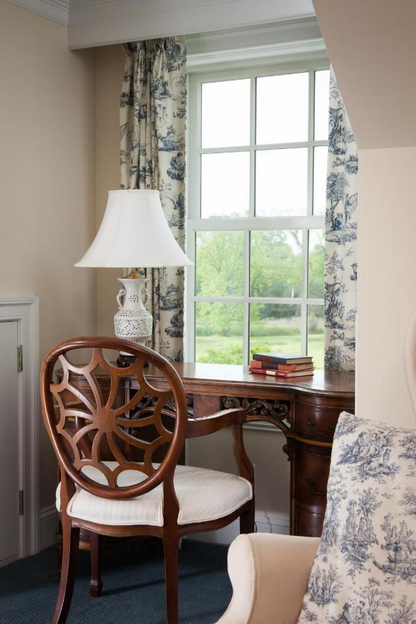 Inn At Warner Hall Gloucester Bagian luar foto