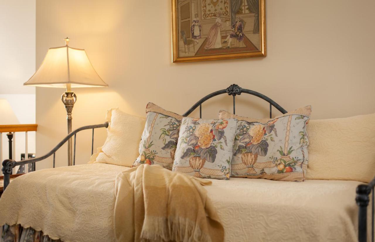 Inn At Warner Hall Gloucester Bagian luar foto